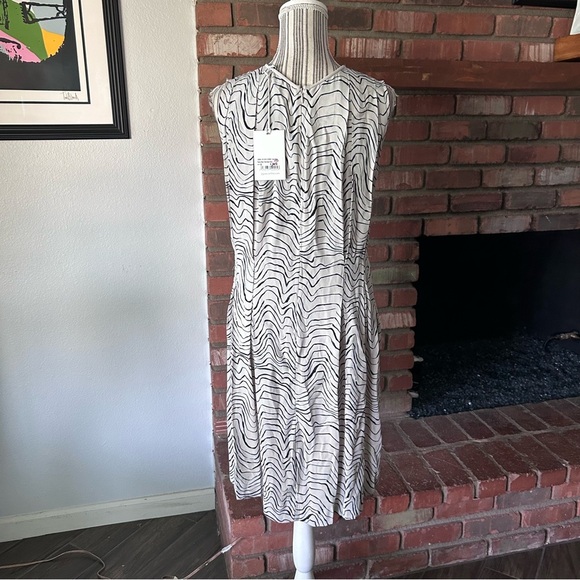 NWT Jigsaw Patella Wave Pleat Back Dress in Cool Sand Sz 4 US - Picture 8 of 9